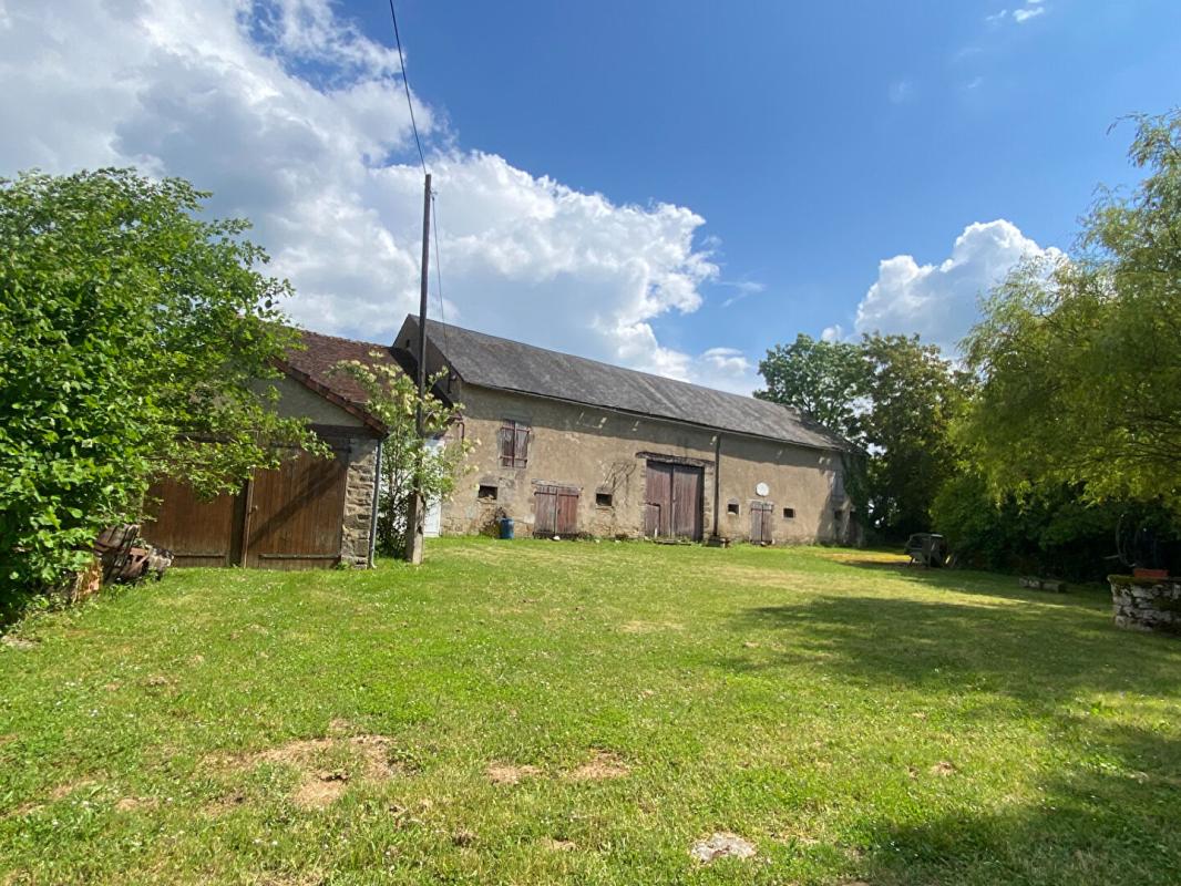 MOUSSY Belle propriété ancienne avec garages et grand terrain - Secteur calme 18