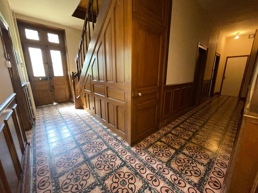 MOUSSY Belle propriété ancienne avec garages et grand terrain - Secteur calme 5