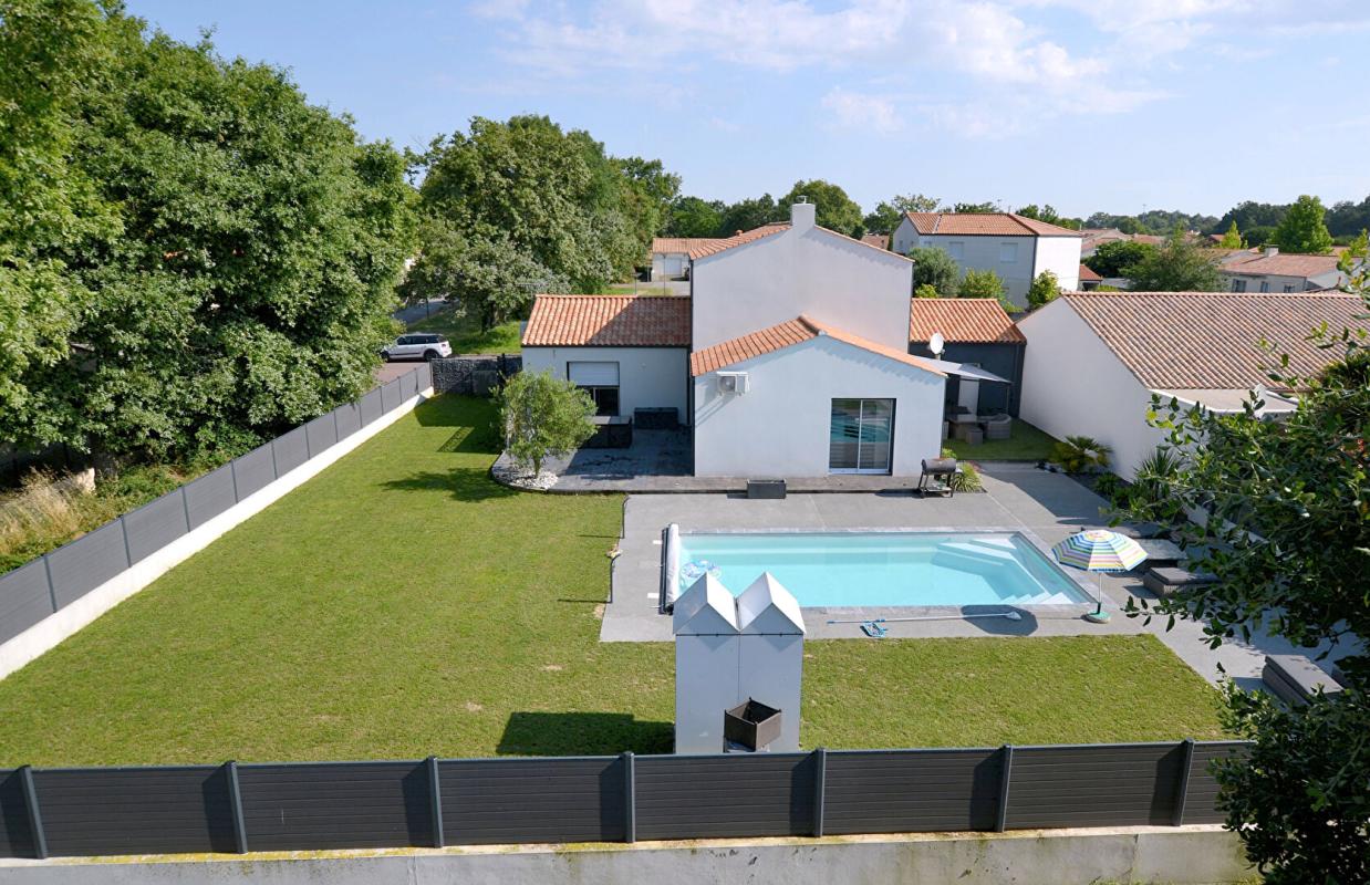 LA CHAPELLE-ACHARD Maison Les Achards 7 pièce(s) 180 m2 2