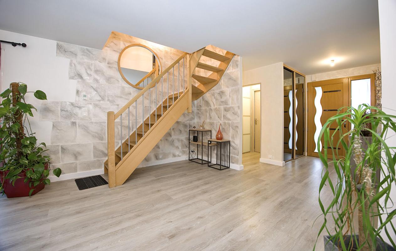 LA CHAPELLE-ACHARD Maison Les Achards 7 pièce(s) 180 m2 4