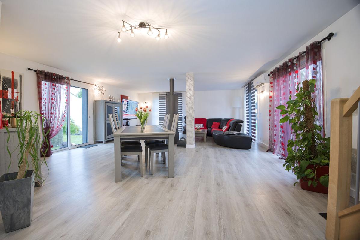 LA CHAPELLE-ACHARD Maison Les Achards 7 pièce(s) 180 m2 7