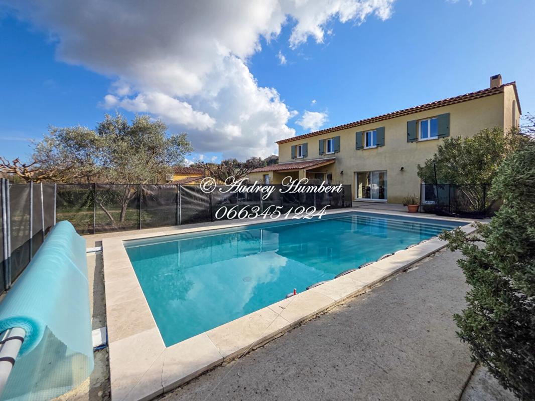 PIERREVERT PIERREVERT, superbe VILLA T6,  récente et confortable de 147 m²  sur 1000 m² de jardin arborés avec piscine 10