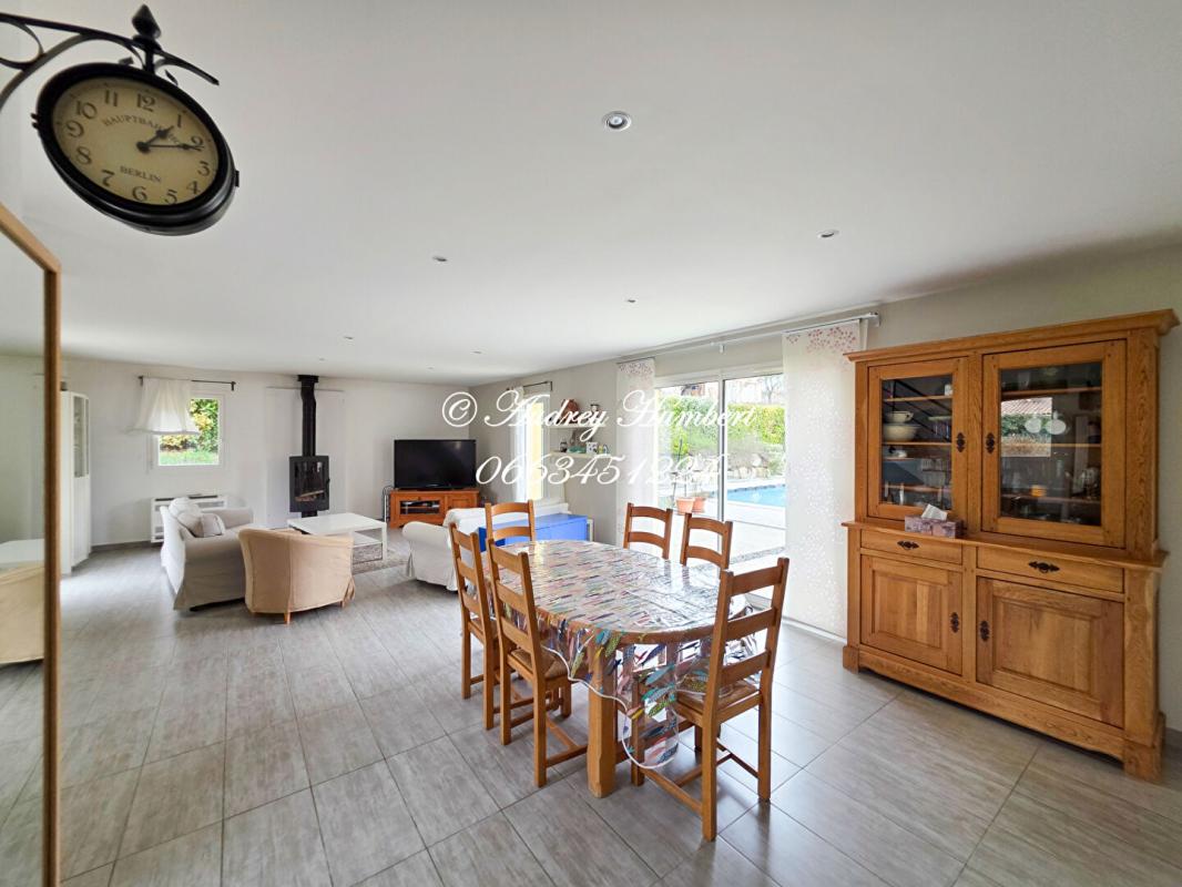 PIERREVERT PIERREVERT, superbe VILLA T6,  récente et confortable de 147 m²  sur 1000 m² de jardin arborés avec piscine 16