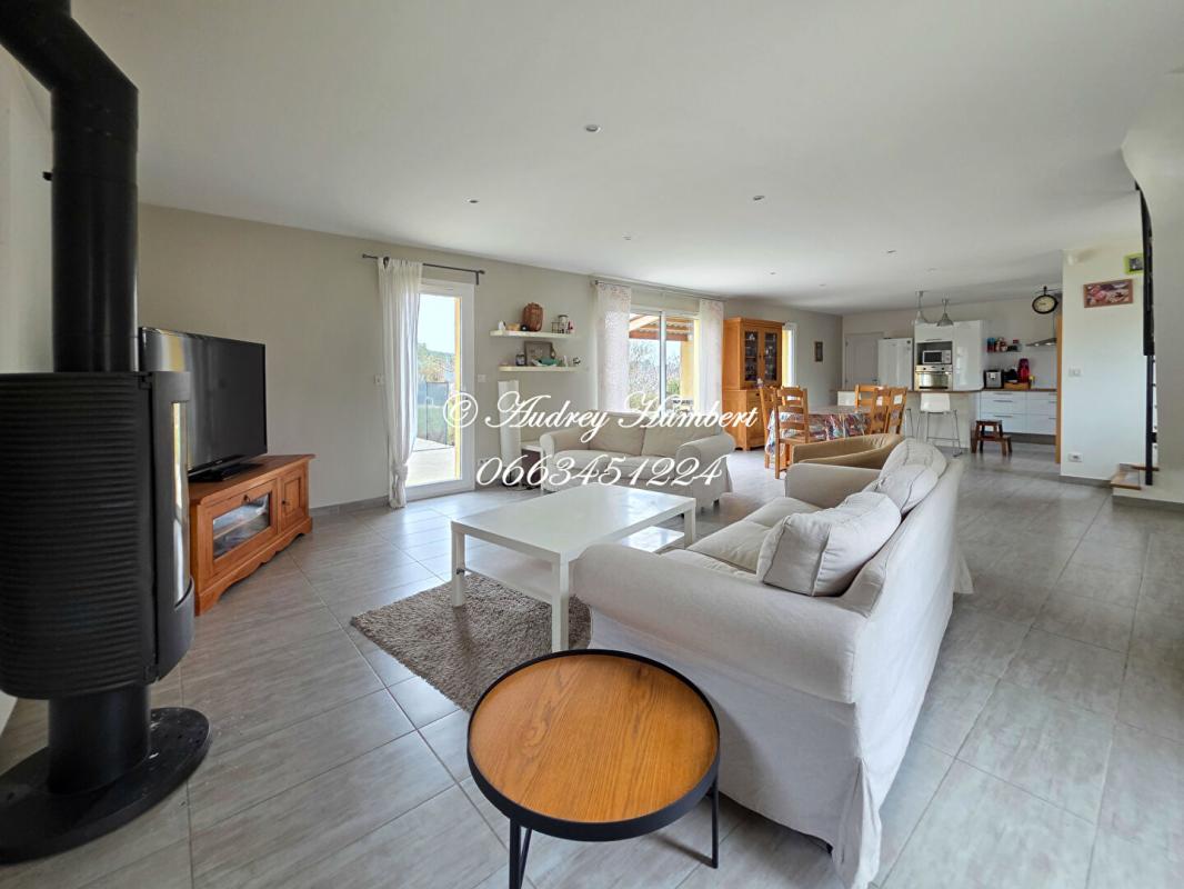 PIERREVERT PIERREVERT, superbe VILLA T6,  récente et confortable de 147 m²  sur 1000 m² de jardin arborés avec piscine 17