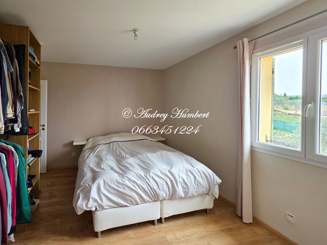 PIERREVERT PIERREVERT, superbe VILLA T6,  récente et confortable de 147 m²  sur 1000 m² de jardin arborés avec piscine 18