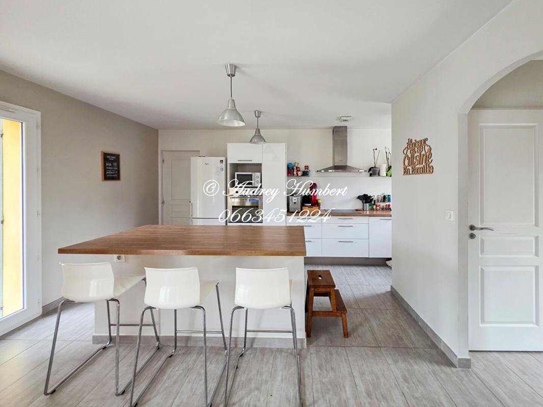 PIERREVERT PIERREVERT, superbe VILLA T6,  récente et confortable de 147 m²  sur 1000 m² de jardin arborés avec piscine 5