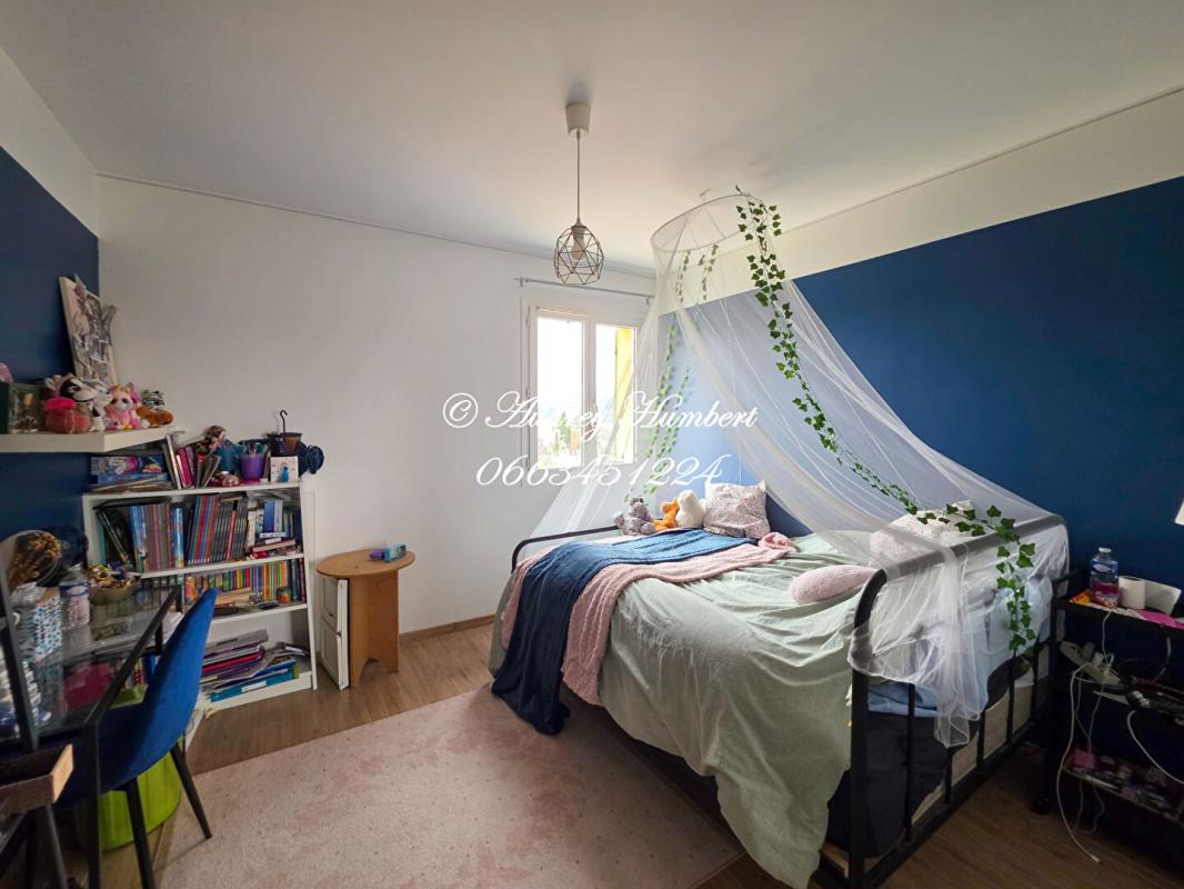 PIERREVERT PIERREVERT, superbe VILLA T6,  récente et confortable de 147 m²  sur 1000 m² de jardin arborés avec piscine 8