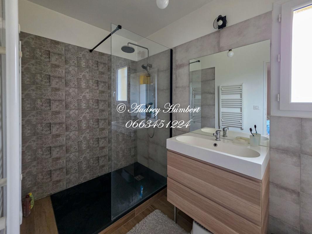 PIERREVERT PIERREVERT, superbe VILLA T6,  récente et confortable de 147 m²  sur 1000 m² de jardin arborés avec piscine 9