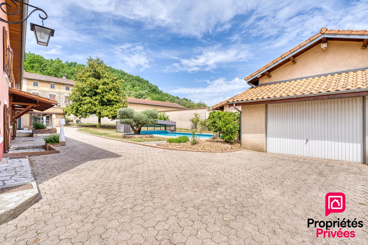OYTIER-SAINT-OBLAS Maison de caractère de 257 m2 avec T2 indépendant - Oytier-Saint-Oblas 11