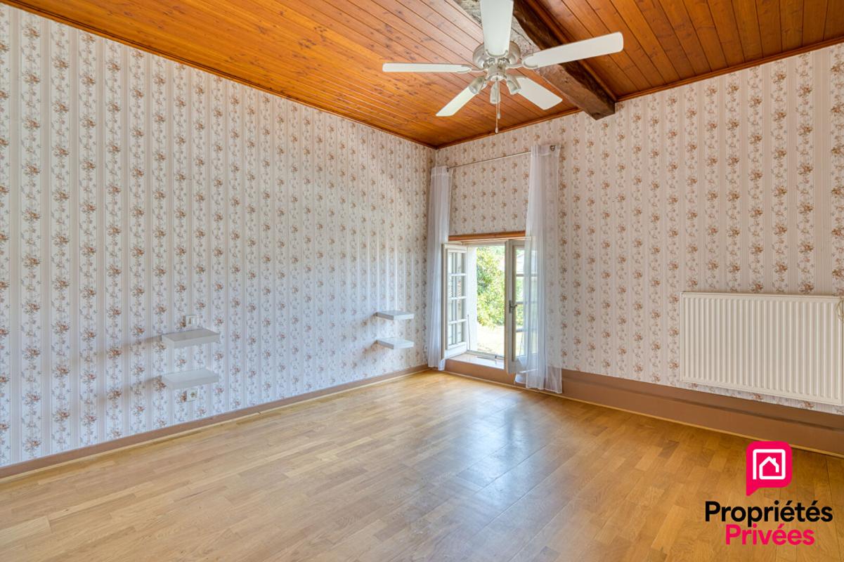 OYTIER-SAINT-OBLAS Maison de caractère de 257 m2 avec T2 indépendant - Oytier-Saint-Oblas 9