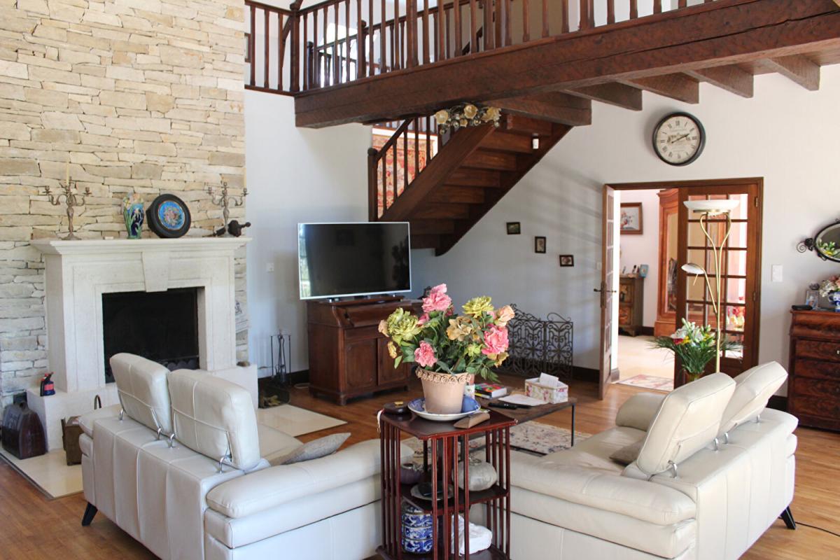 TRELISSAC Grande maison familiale 300 M2 4