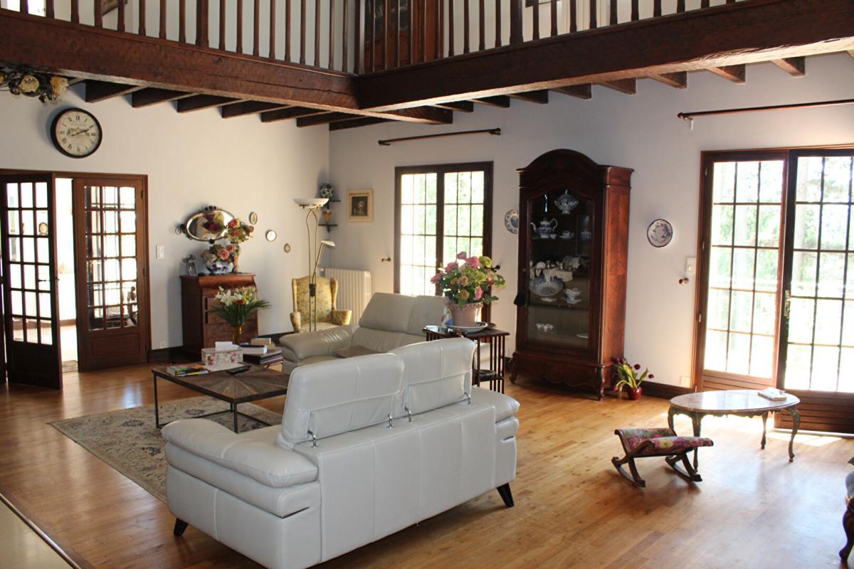 TRELISSAC Grande maison familiale 300 M2 5
