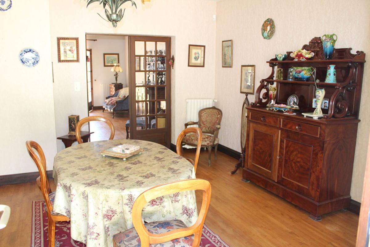 TRELISSAC Grande maison familiale 300 M2 6