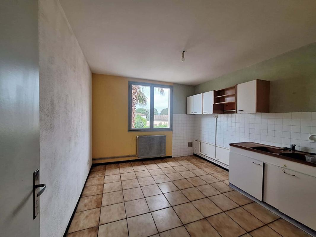 CARCASSONNE Maison avec jardin et grand garage 7