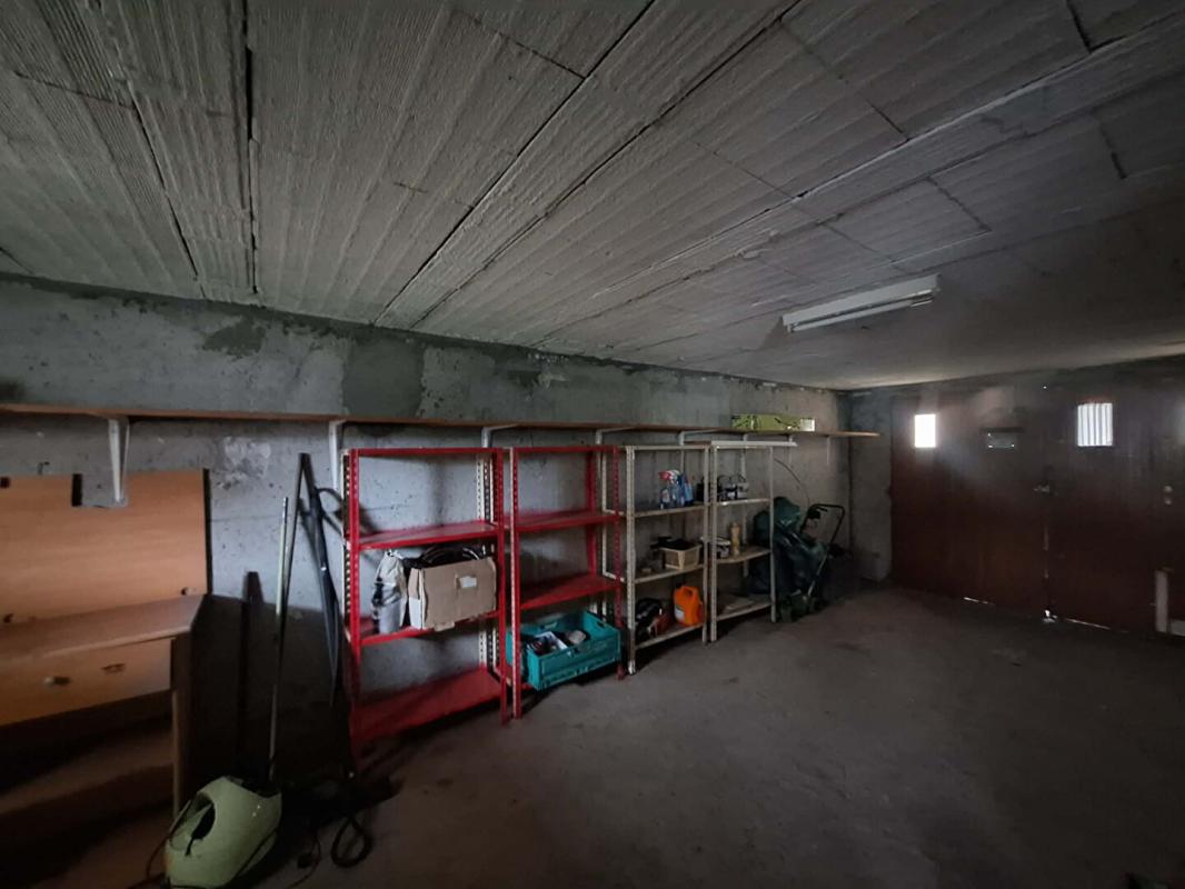 CARCASSONNE Maison avec jardin et grand garage 9