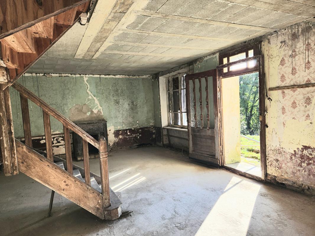 LANVENEGEN Lanvenegen 56320  - Au calme - Maison à  restaurer de 85 m2  sur 4.970 m2 - Prix : 99.990 3