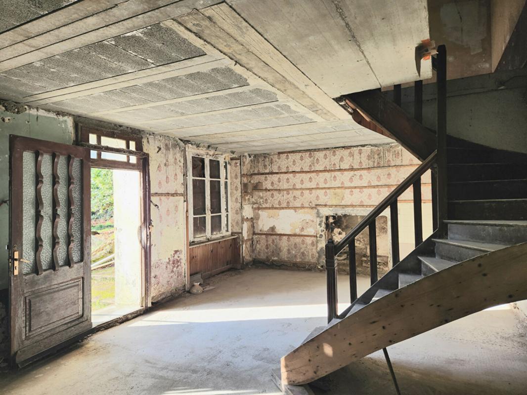 LANVENEGEN Lanvenegen 56320  - Au calme - Maison à  restaurer de 85 m2  sur 4.970 m2 - Prix : 99.990 5