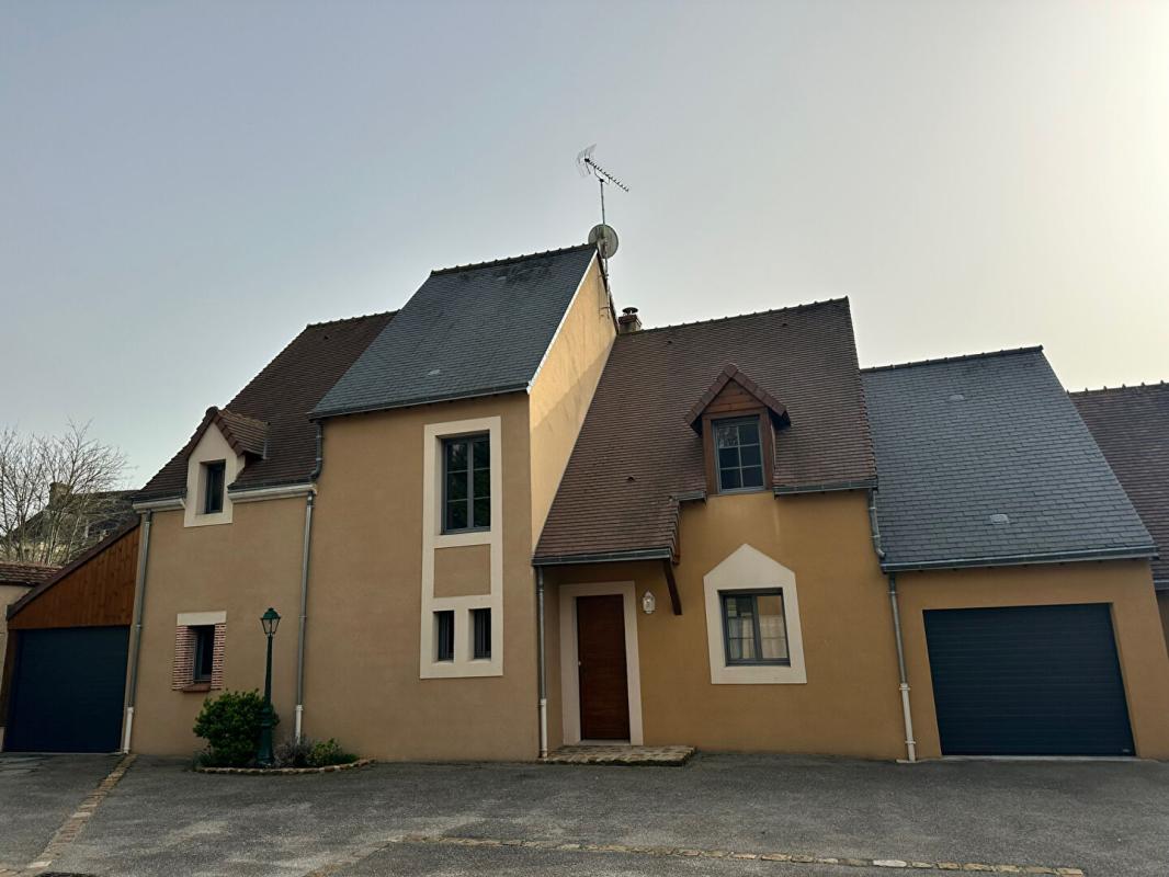 LA FERTE-BERNARD Belle maison familiale à La Ferte Bernard 7 pièces 183 m2 1