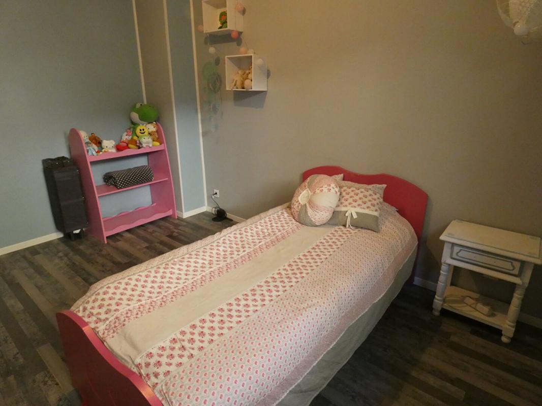 IVRY-LA-BATAILLE Maison familiale 5 chambres + sous sol total 14