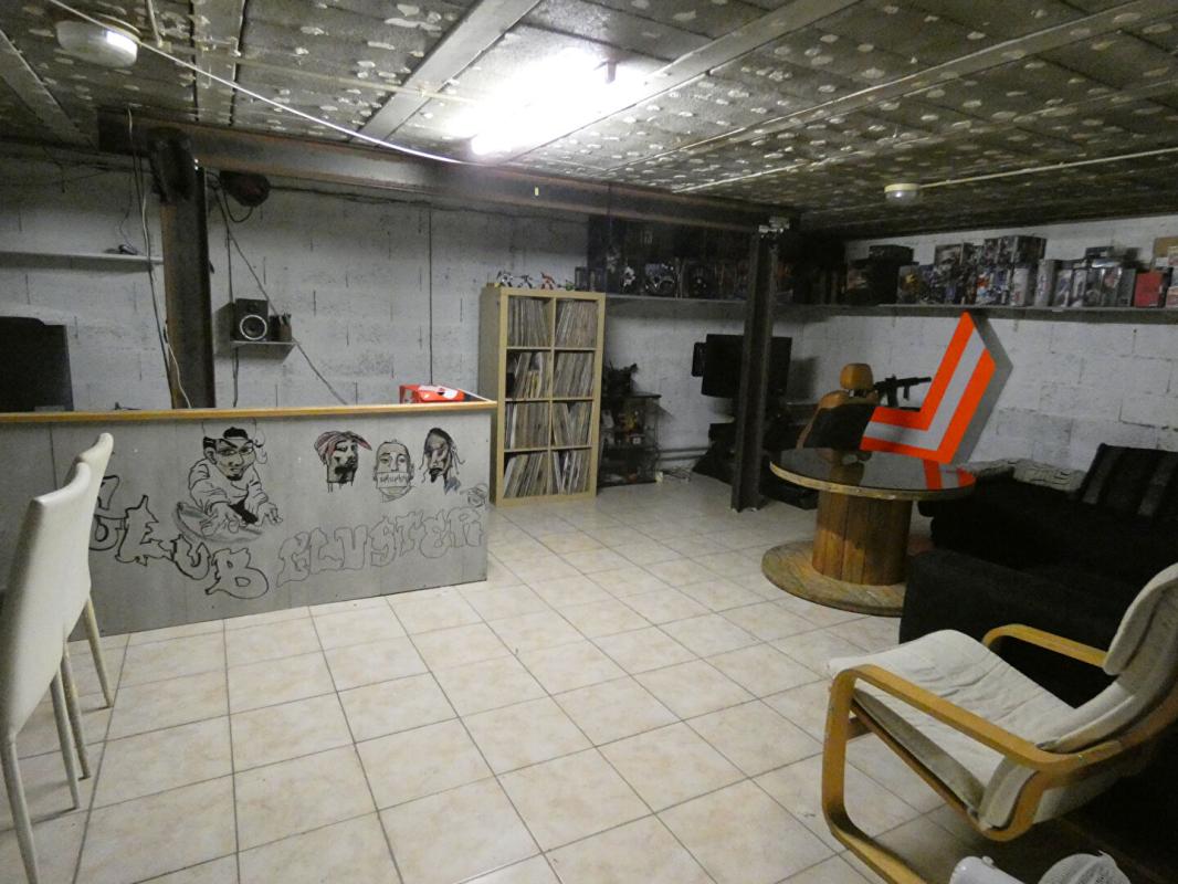 IVRY-LA-BATAILLE Maison familiale 5 chambres + sous sol total 15