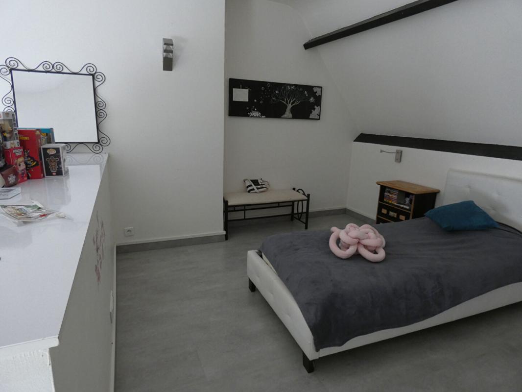 IVRY-LA-BATAILLE Maison familiale 5 chambres + sous sol total 8