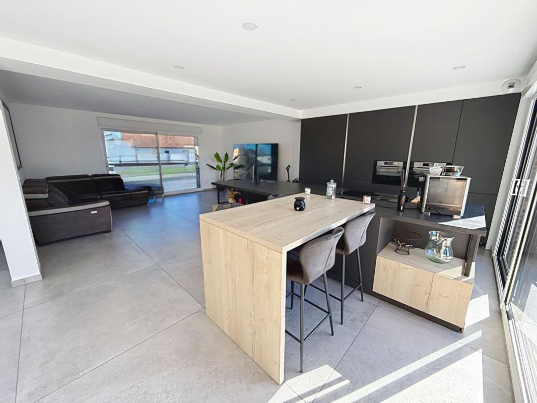 MILLAM Maison Millam 7 pièce(s) 255 m2 8