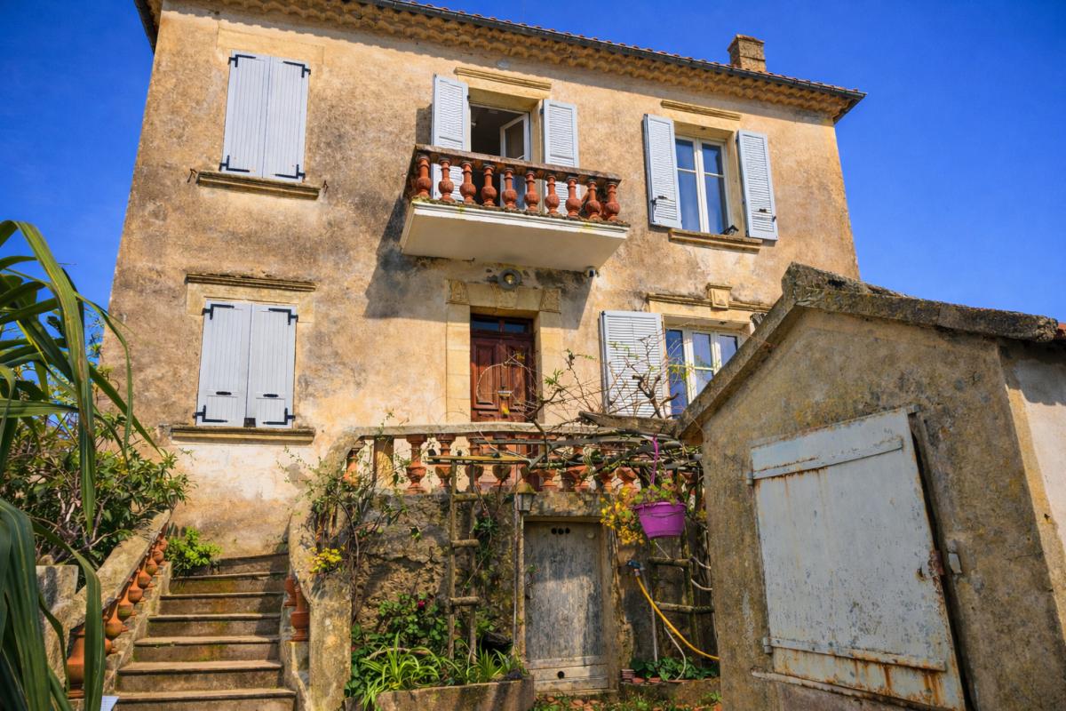 LA MOTTE Maison de maître de caractère au coeur de la Provence - La Motte 3
