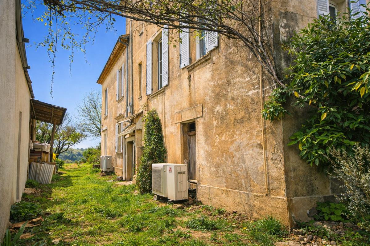 LA MOTTE Maison de maître de caractère au coeur de la Provence - La Motte 5