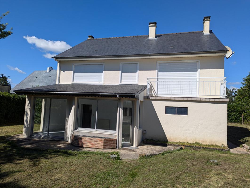 SAINT-ETIENNE-DE-MONTLUC Maison Saint Etienne De Montluc 6 pièce(s) 150 m2 3