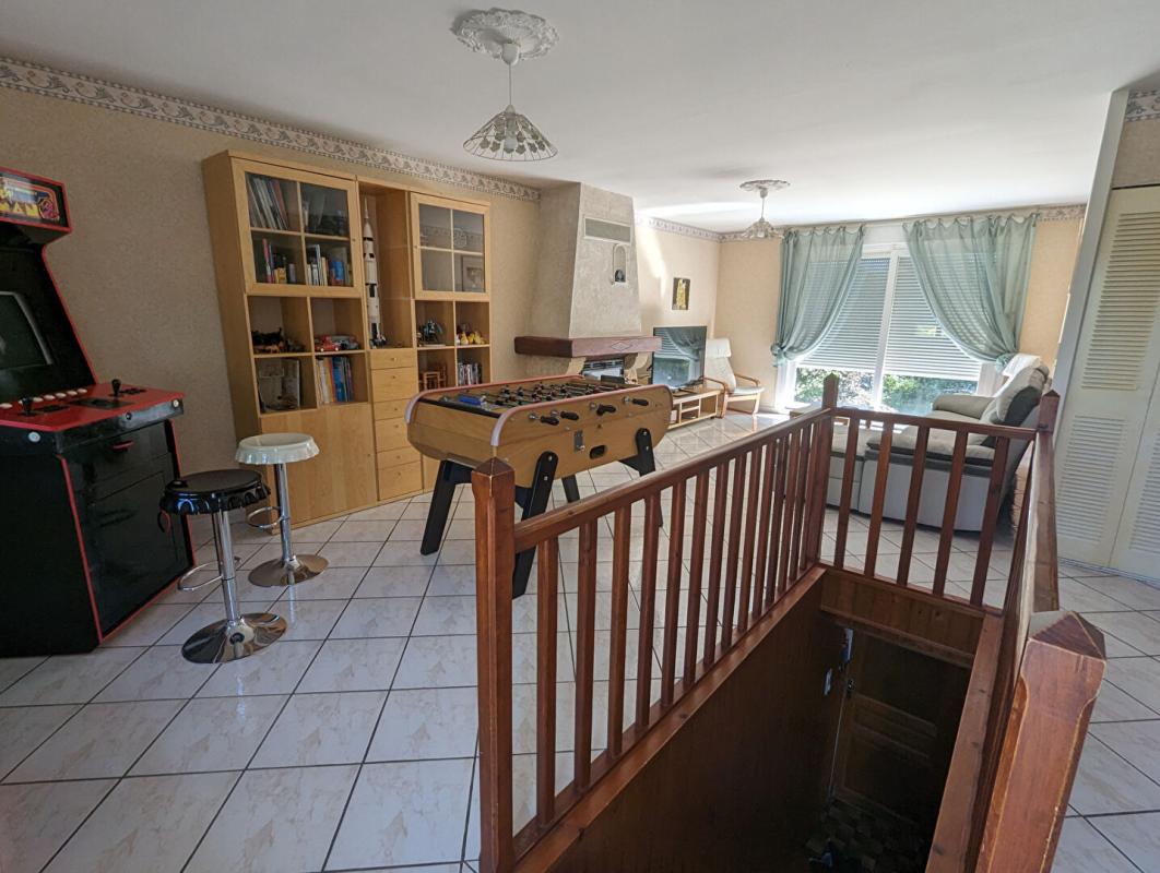 SAINT-ETIENNE-DE-MONTLUC Maison Saint Etienne De Montluc 6 pièce(s) 150 m2 6