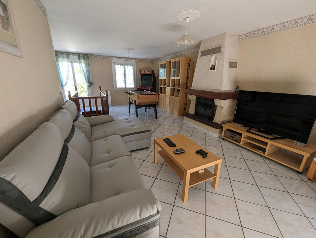 SAINT-ETIENNE-DE-MONTLUC Maison Saint Etienne De Montluc 6 pièce(s) 150 m2 7