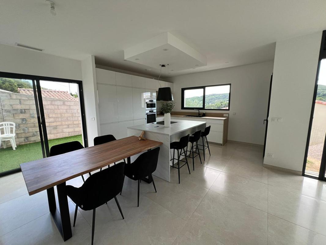 CLERMONT-L'HERAULT Très belle villa moderne dans les hauts de clermont 1