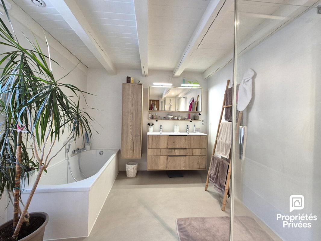 COLLONGES Maison en pierre rénovée - 4 ch - Jardin clos - Garage - Pays de Gex 9