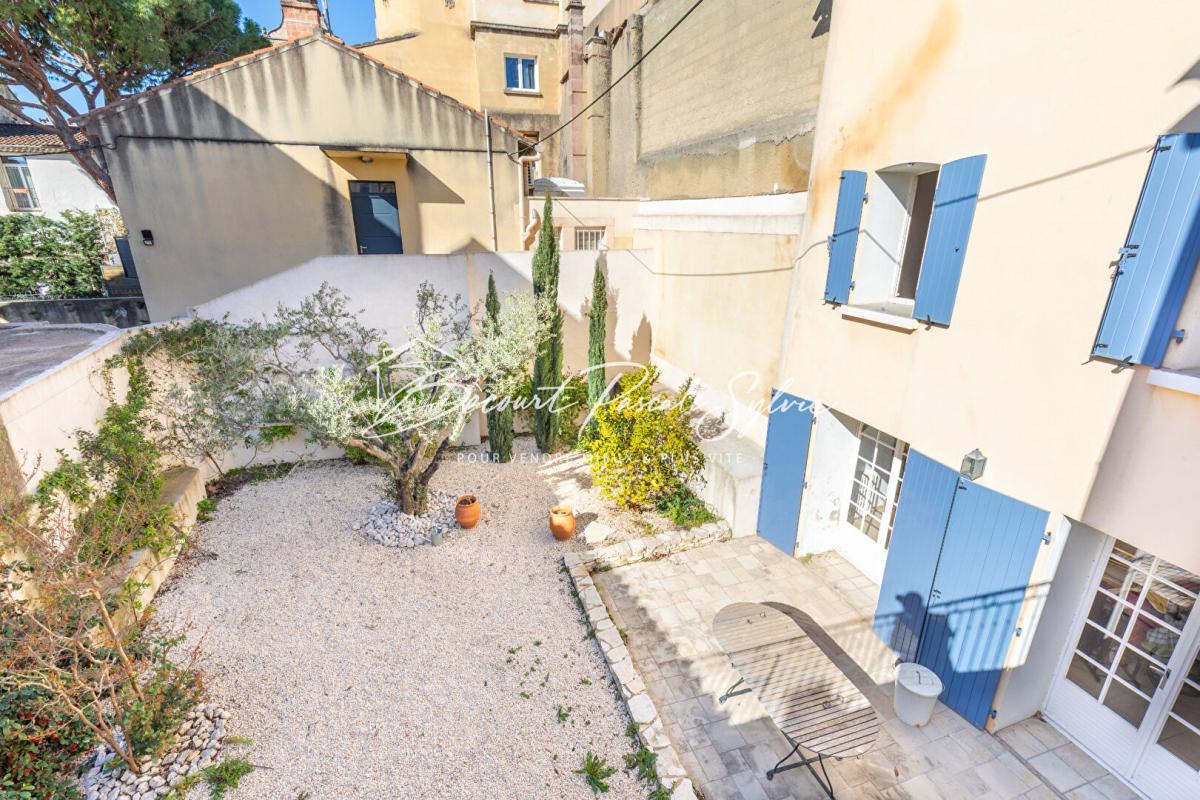 SAINT-SATURNIN-LES-AVIGNON Exclusivité - Maison de village de charme avec cour intérieure de 95 m² et garage 11