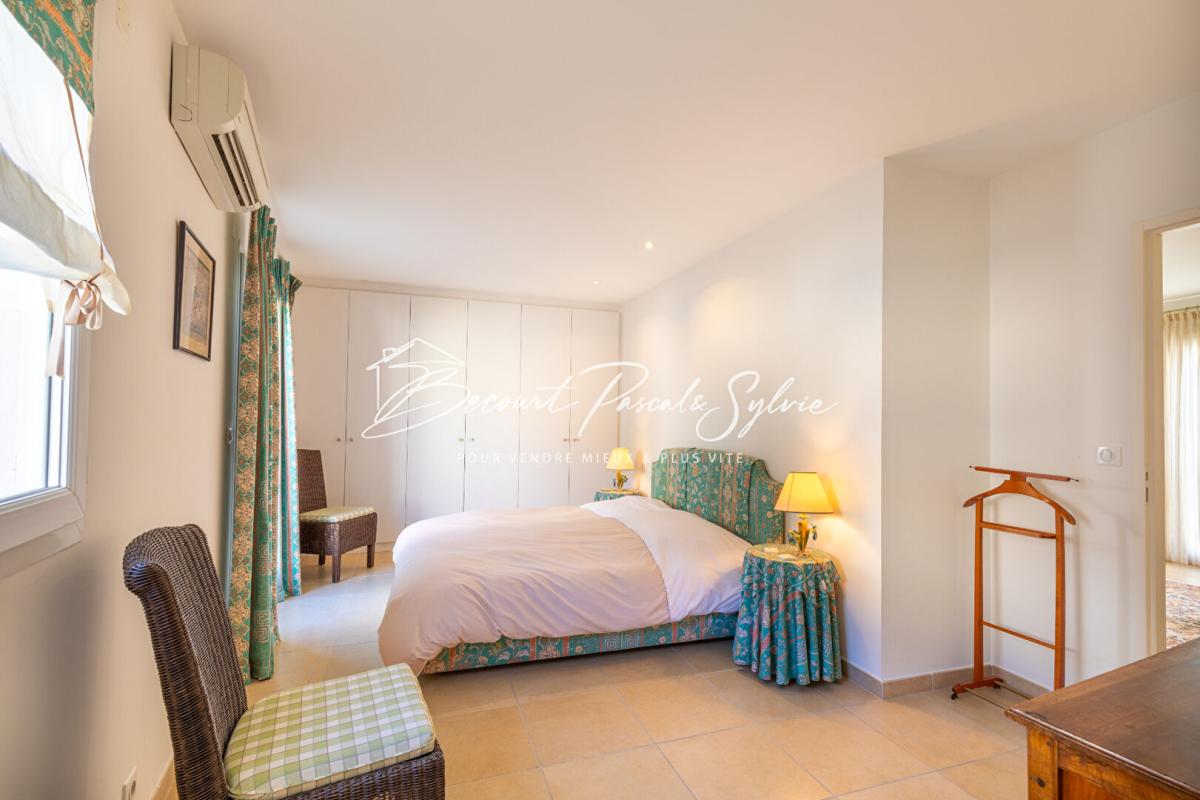 SAINT-SATURNIN-LES-AVIGNON Exclusivité - Maison de village de charme avec cour intérieure de 95 m² et garage 13