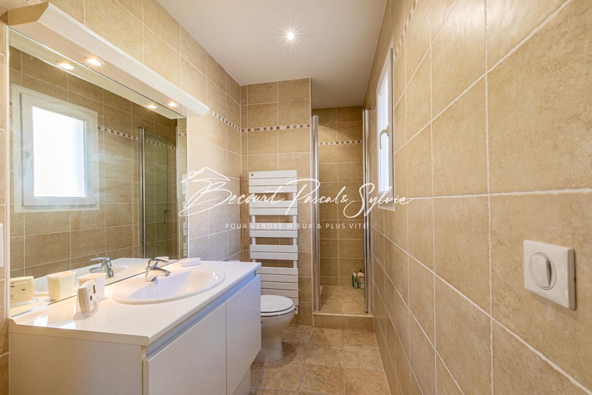 SAINT-SATURNIN-LES-AVIGNON Exclusivité - Maison de village de charme avec cour intérieure de 95 m² et garage 14