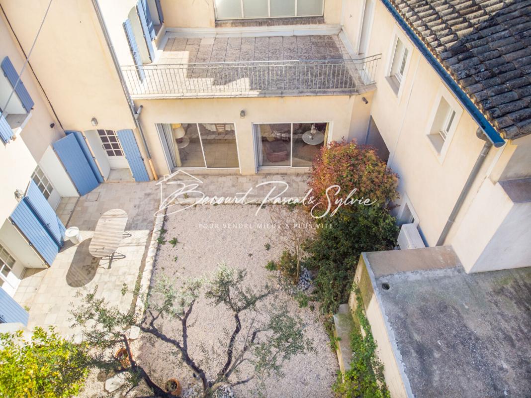 SAINT-SATURNIN-LES-AVIGNON Exclusivité - Maison de village de charme avec cour intérieure de 95 m² et garage 17