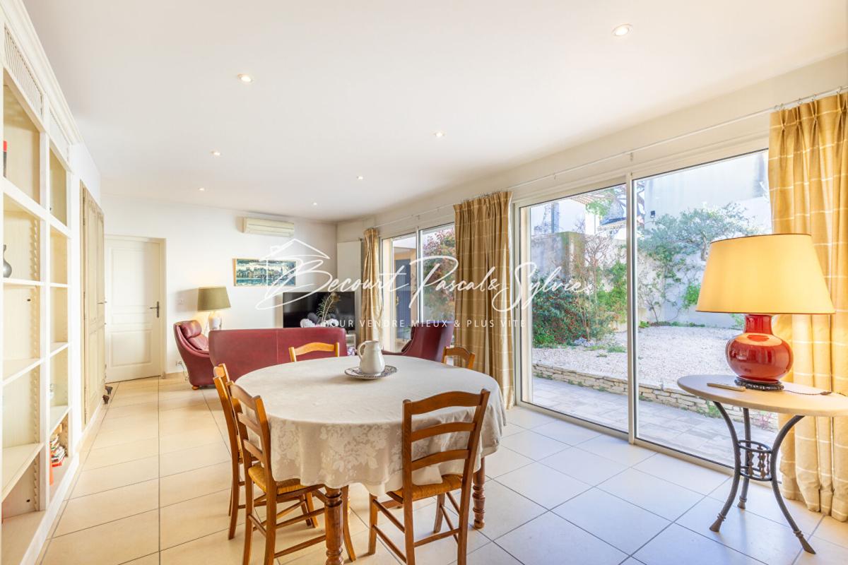 SAINT-SATURNIN-LES-AVIGNON Exclusivité - Maison de village de charme avec cour intérieure de 95 m² et garage 5