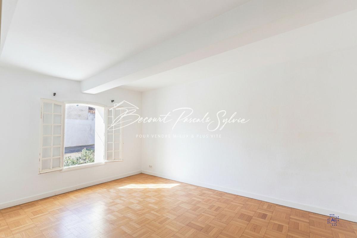 SAINT-SATURNIN-LES-AVIGNON Exclusivité - Maison de village de charme avec cour intérieure de 95 m² et garage 9