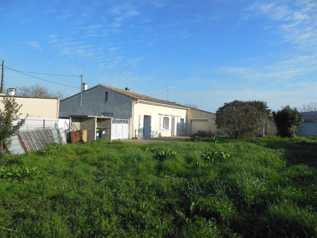 SAINT-SULPICE-DE-ROYAN Maison de village, centre-ville 2 min à pied dans un environnement calme 14
