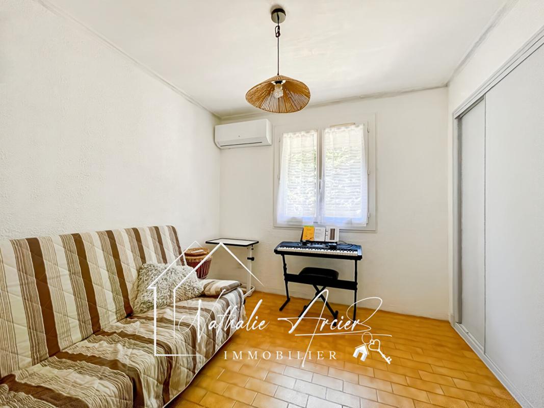 TREBES Maison plain-pied 100 m2 environ avec piscine, 4 chambres 10