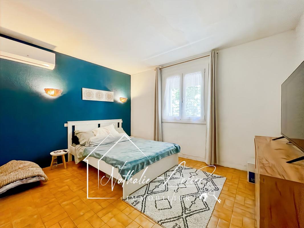 TREBES Maison plain-pied 100 m2 environ avec piscine, 4 chambres 6