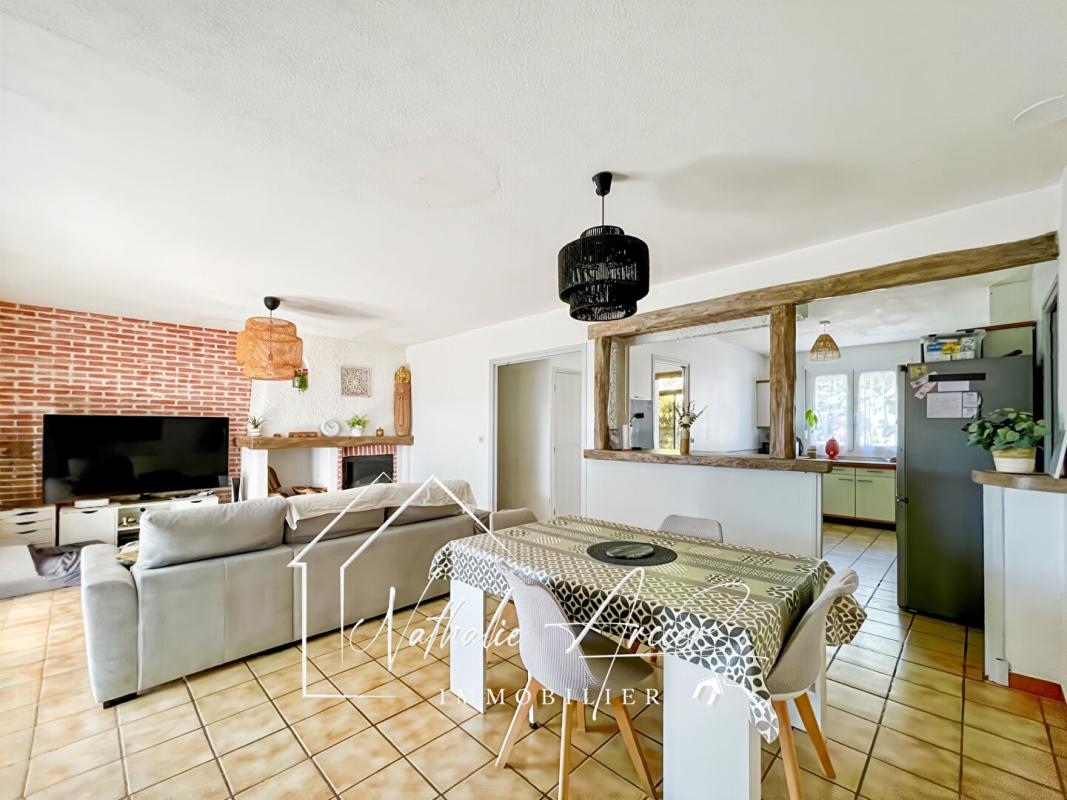 TREBES Maison plain-pied 100 m2 environ avec piscine, 4 chambres 8