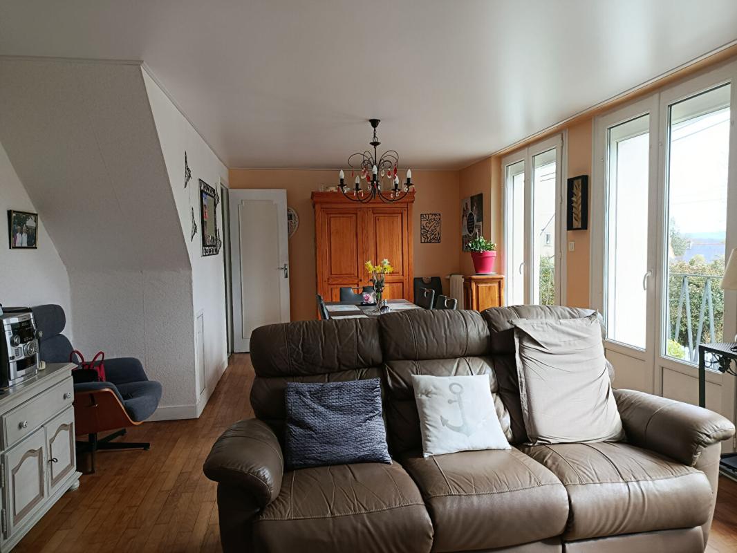 CARHAIX-PLOUGUER Maison 129 M2  4 chambres 8