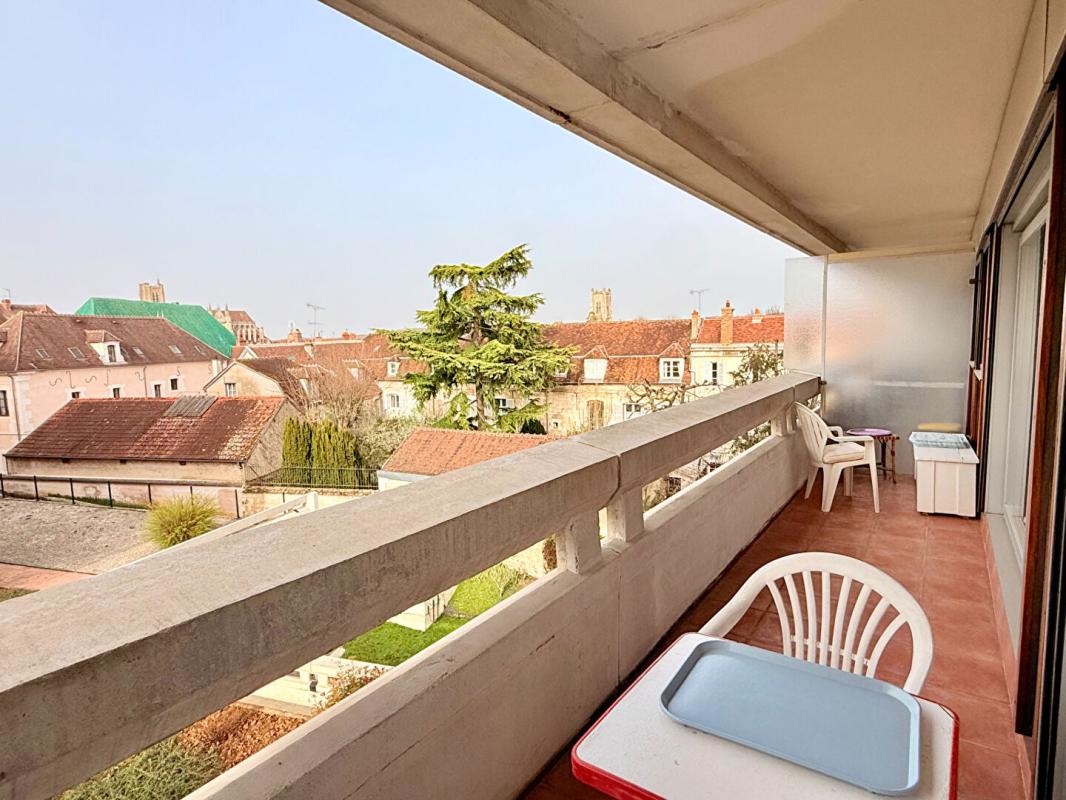 AUXERRE Au coeur d'Auxerre dans une résidence sécurisée avec gardien Appartement 2 pièce(s) 11