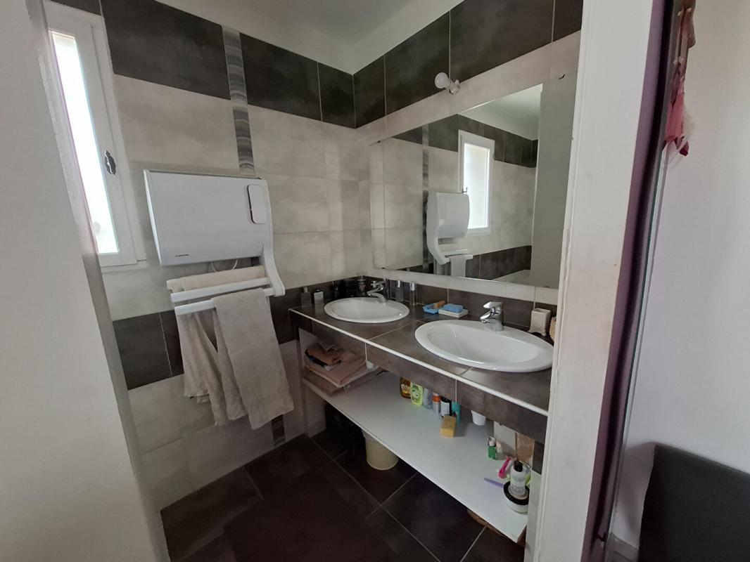 AUREL SAULT (84390)  VILLA 200 m², 5 CHAMBRES AVEC GÎTE ET PISCINE INTÉRIEURE, GARAGE, TERRAIN 1700 M² 5