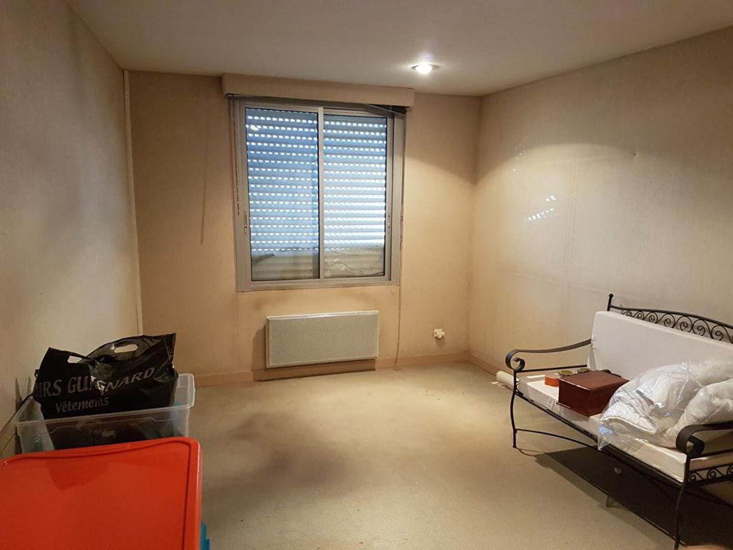 COULONGES-SUR-L'AUTIZE Maison de Maître et ses dépendances en coeur de ville 14