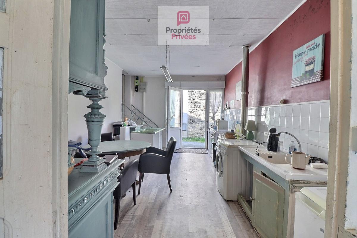 DAMPIERRE-SUR-BOUTONNE Maison de bourg mitoyenne à rénover sur 2 niveaux avec cave 3