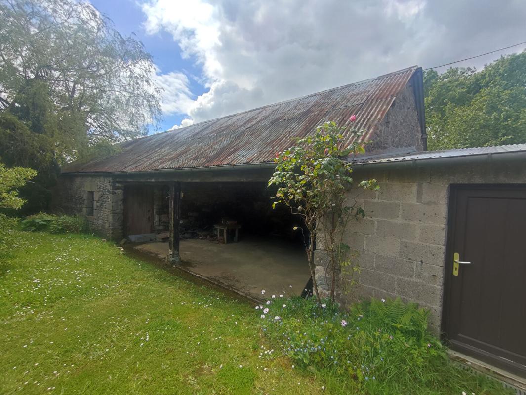 NOYAL-PONTIVY Maison traditionnelle de 163 m2 et ses dépendances 14