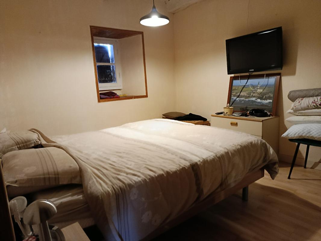 POULLAOUEN maison 140M2  2 chambres 9